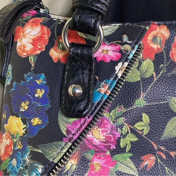 Jessica Simpson Black Floral Zipper Handbag - Picture 6 of 16